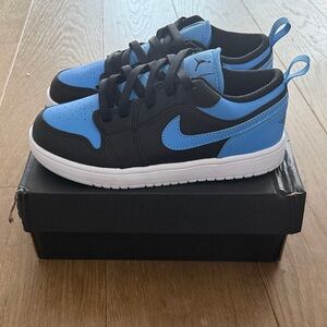 NEW in box Nike Jordan 1 Low Alt sneakers Velcro black university blue 3Y